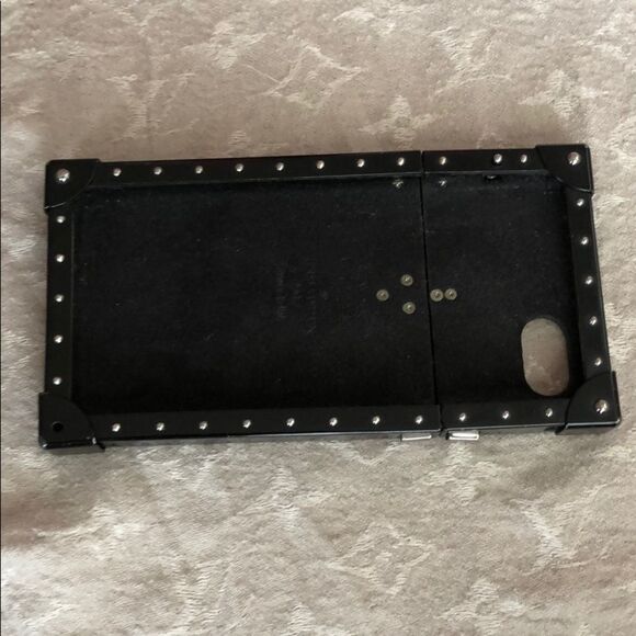 Authentic Louis Vuitton iPhone trunk case - Picture 5 of 5
